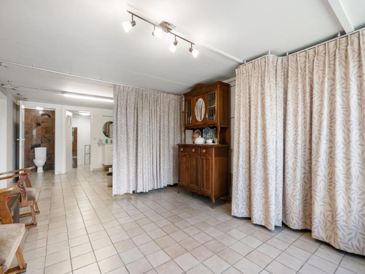 Vakantiehuis Stunning In Oombergen With Terrace And Garden *